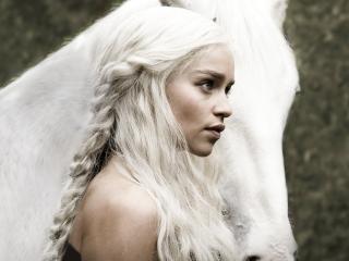обои Девушка с белыми волосами,   белая лошадь фото