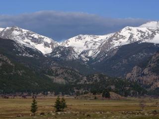 обои Снежные вершины гор на горизонте фото