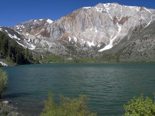 обои Горы,  озеро,  голубое небо фото