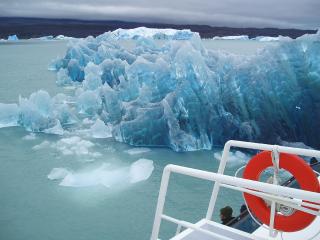 обои Ледокол в замерзшем море фото
