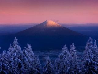 обои Вулкан в снегу фото