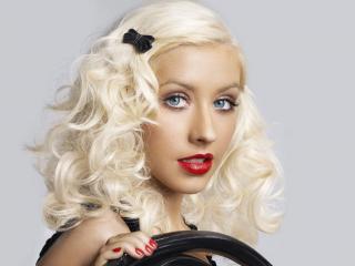 обои Яркая помада Christina Aguilera фото