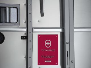 обои 2009 Airstream and Victorinox Partner on Special Edition дверь фото