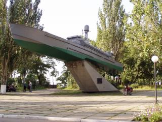 обои Бердянск фонтан в центре  памятник корабль фото