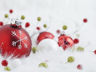 обои Новогодние шары со снежинкой фото