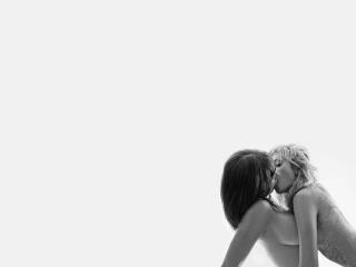обои Девушки целуются,   фото фото