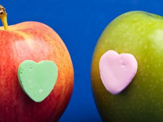 обои Сердечки на яблоках фото