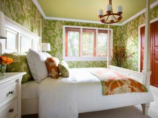 обои Спальня с зелеными стенами фото