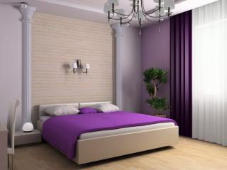 обои Кровать с фиолетовым покрывалом, в спальне фото