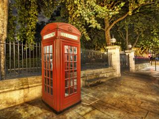 обои для рабочего стола: Лондонская будка телефона на летней улице