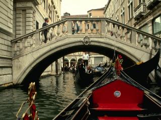 обои В венеции мост и гондола фото