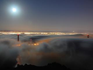 обои Городской мост в туманной дымке фото