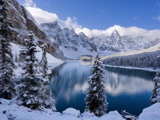 обои Озеро в зимних горах фото