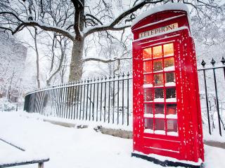 обои для рабочего стола: Телефонная будка Лондона зимой
