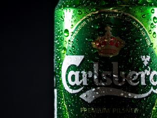 обои Carlsberg пиво и капли на банке фото