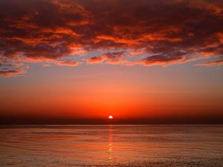 обои Красное солнце над морем фото