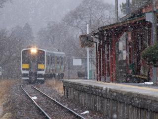 обои Поезд у станции фото