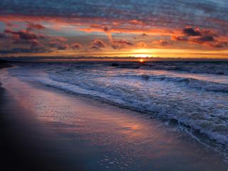 обои Поздний закат на берегу моря фото