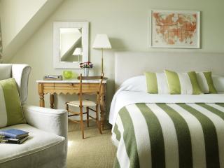 обои Спальная комната в зеленых тонах фото