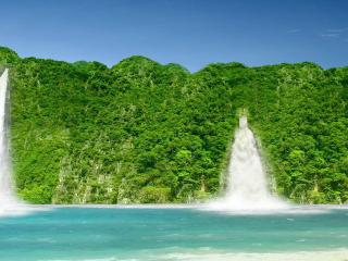 обои Водопад и зелень холмов фото