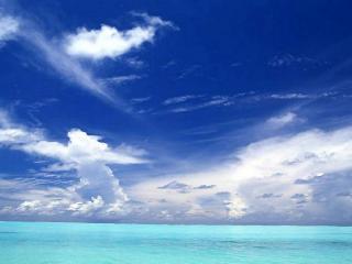 обои Синее небо над голубым морем фото