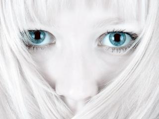 обои для рабочего стола: Голубые глаза белой девушки