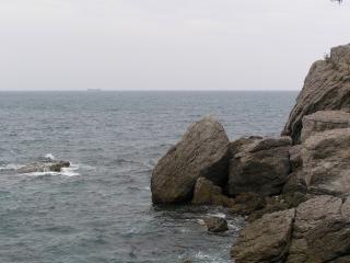 обои Скалы у черного моря фото