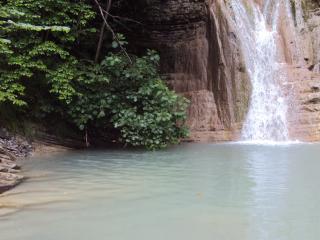 обои Водопад со скалы фото
