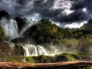 обои Каскад водопада в лесу фото