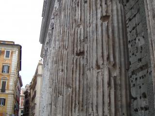 обои для рабочего стола: Древняя колонна пантеона