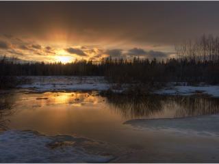 обои Апрельский закат на озере фото