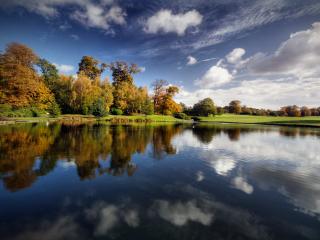 обои Осенний пейзаж у тихого пруда фото