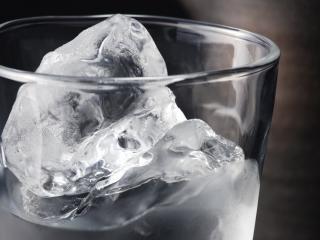 обои Лед в бокале фото