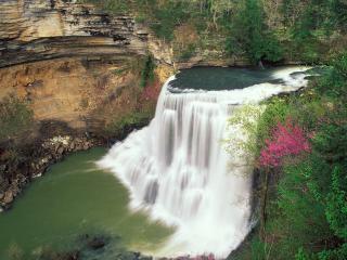 обои Дугообразный ступенчатый водопад фото