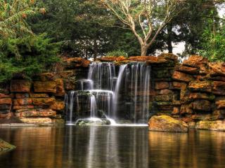обои Спокойная вода у водопада фото