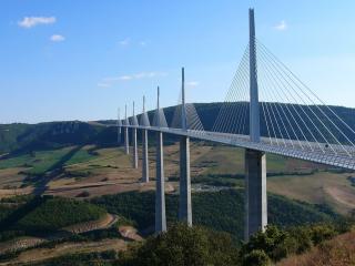 обои Панорама большого моста и холмистой местности фото