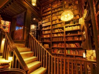 обои Интерьер деревянной библиотеки с лестницей фото