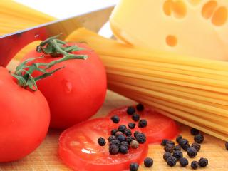 обои Спагетти,   томаты с перцем и сыр фото