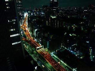 обои Автострада у большого ночного города фото