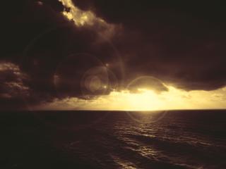 обои Темнеет небо у моря фото