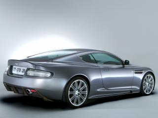 обои для рабочего стола: Aston Martin DBS 007 Casino Royale 2006 мощь