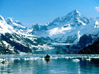 обои Красивый вид холодных гор и озера фото