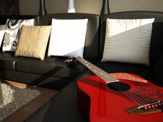 обои Красная гитара на диване кожанном фото