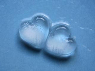 обои Два ледяных сердечка фото