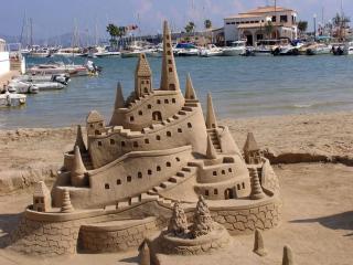 обои Замок из песка на побережии фото