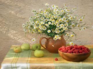 обои Натюрморт - Цветы, малина и яблоки фото