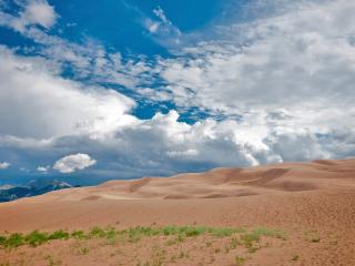 обои Облачное небо над песочными дюнами фото